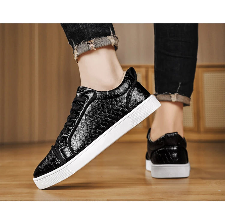 2026 Spring New Shoes for Men Leather Casual Shoes Fashion Pattern Flat Skateboard Shoes Street Cool Lace-up Sneaker