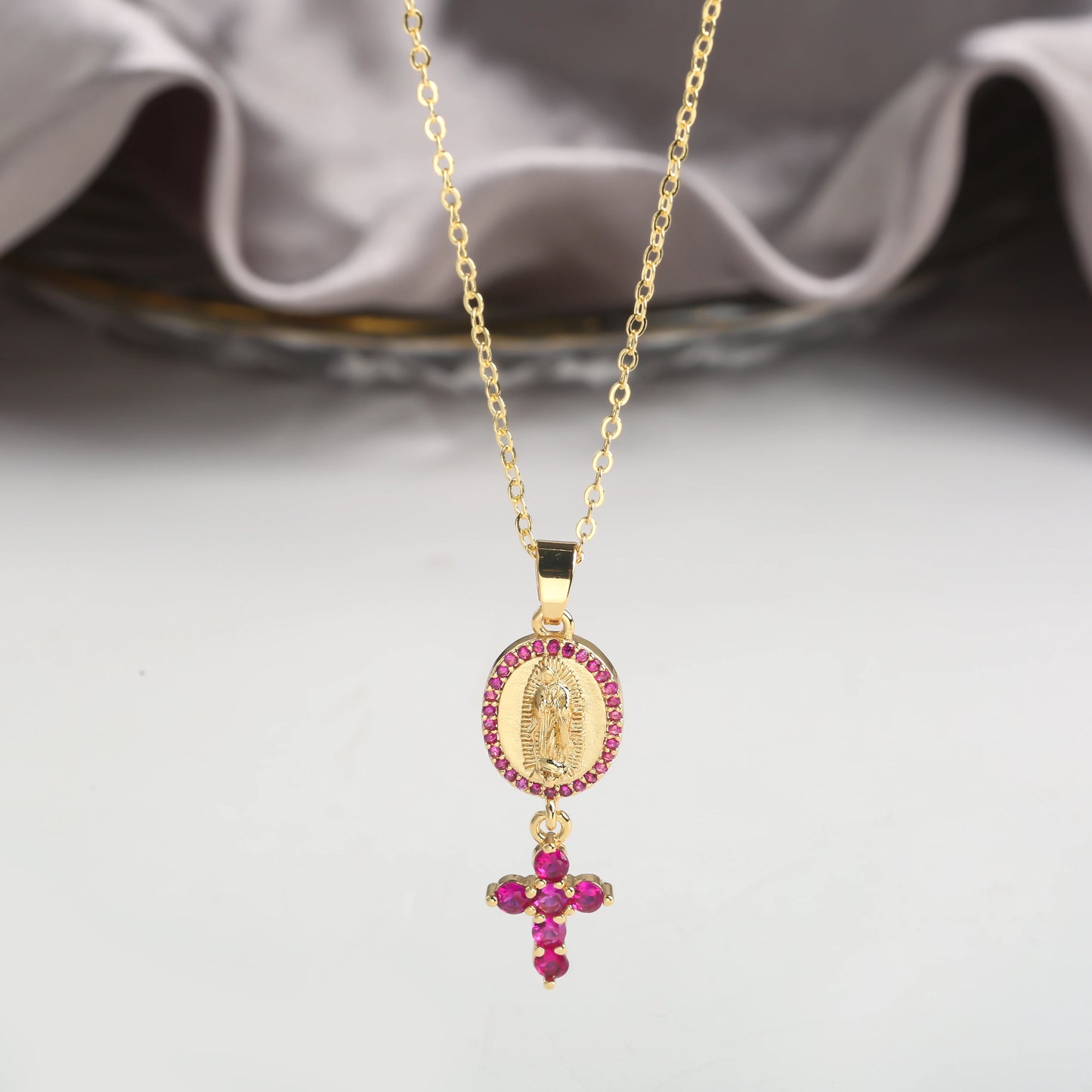 Bracciale di alta qualità Collana con ciondolo croce Vergine Maria con zirconi classici per accessori di gioielli religiosi per feste da donna e ragazza