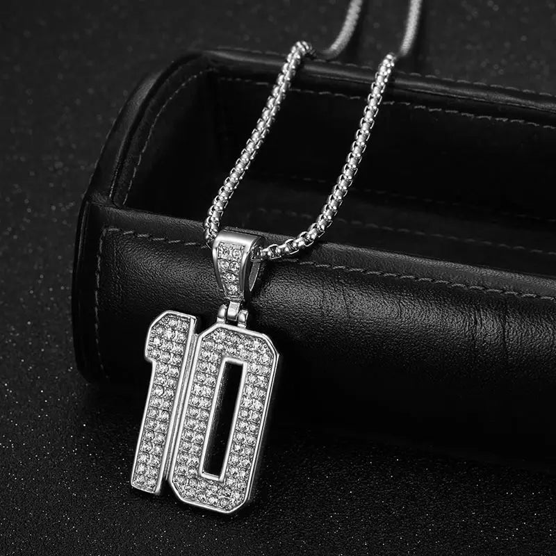 Hip Hop Iced Out Bling Football 10 ciondolo Statement collana sportiva in acciaio inossidabile Color oro maschile per gioielli da donna e uomo