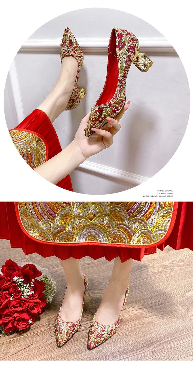 Moda di lusso Rivetto Fibbia Cintura Appartamenti Mocassino slip-on da donna Scarpe a punta Scarpe da balletto Mocassini da donna da ufficio 2025