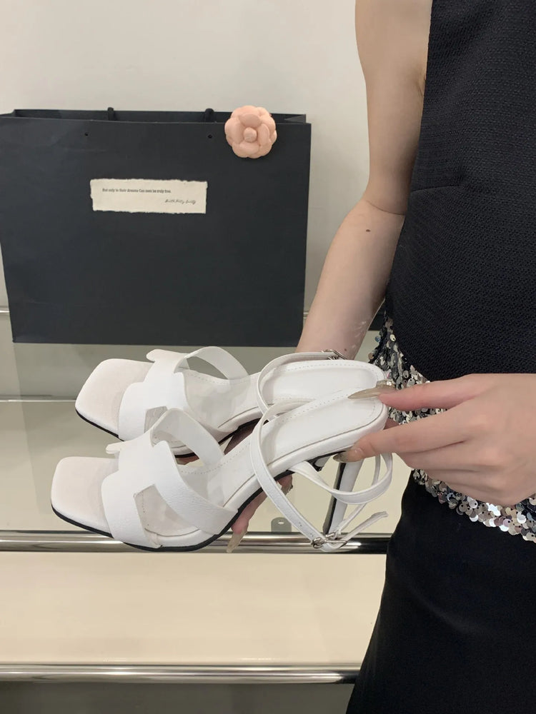 Alionly 2026 Nuova Moda Estiva Sandali Open Toe Donne Fibbia In Metallo Banda Stretta Sottile Tacco Basso Gladiatore Scarpe Da Festa