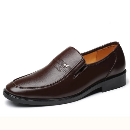 Scarpe in pelle Scarpe da lavoro da uomo Mocassini di marca di lusso Mocassini eleganti Slip traspiranti su scarpe da guida nere Scarpe formali maschili