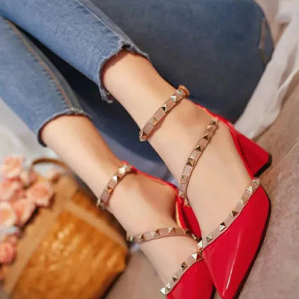 Rivetto Punta a punta Scarpe da donna sexy bianche Estate 2025 Sandali con fibbie per donna Tacchi alti Festa Matrimoni Calzature Tacco spesso H platinumshop