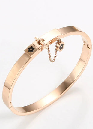 Set di gioielli di moda di lusso in acciaio inossidabile Set di gioielli da donna dorati Bracciale con ciondolo a forma di fiore Anelli per uomo Set di gioielli da donna regalo platinumshop