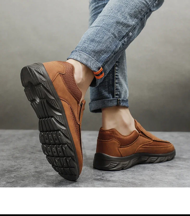 Scarpe Casual in pelle da uomo mocassini traspiranti Sneakers da uomo 2024 nuove scarpe da ginnastica piatte in pelle comode da uomo scarpe da uomo