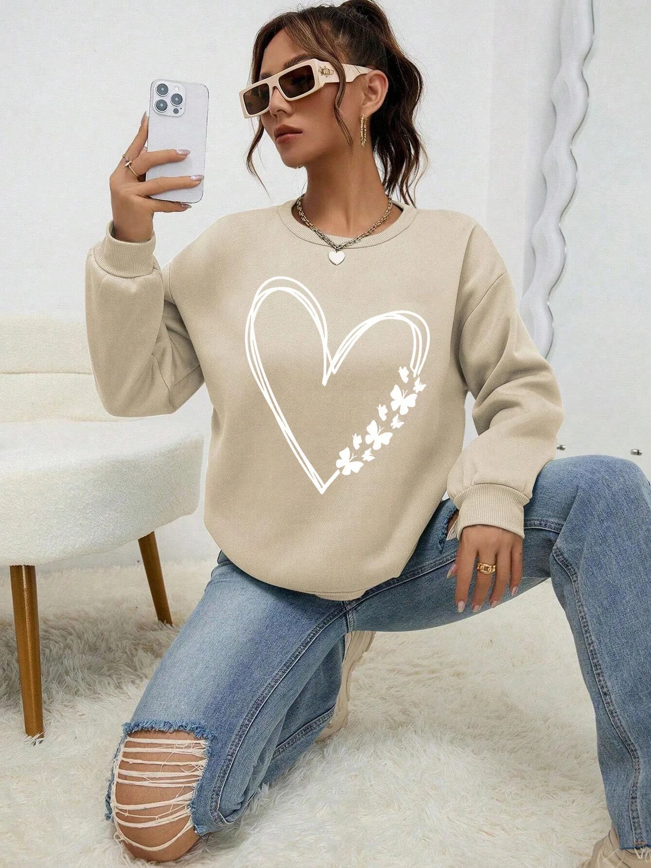 The Great Love At The Edge Of Butterflies Design Sweatshirt Women Fleece Crewneck Clothes Street Autumn Pullover Soft Sportswear