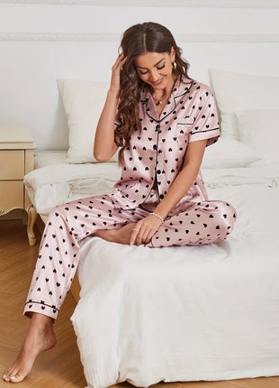 Pigiama in raso con stampa a cuore Set casual a maniche corte con bottoni Top con risvolto e pantaloni elastici Indumenti da notte da donna