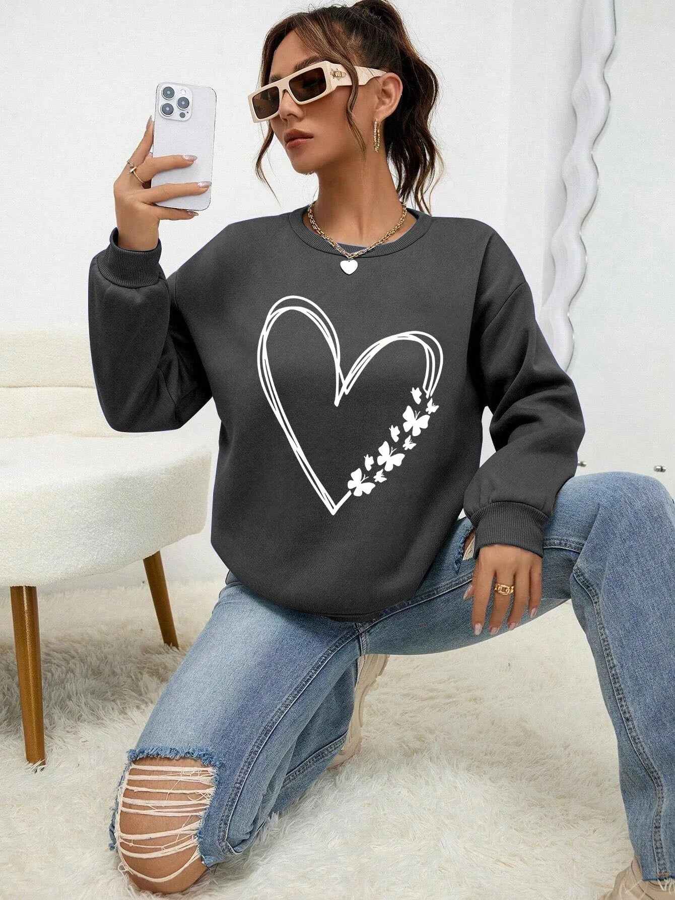 The Great Love At The Edge Of Butterflies Design Sweatshirt Women Fleece Crewneck Clothes Street Autumn Pullover Soft Sportswear