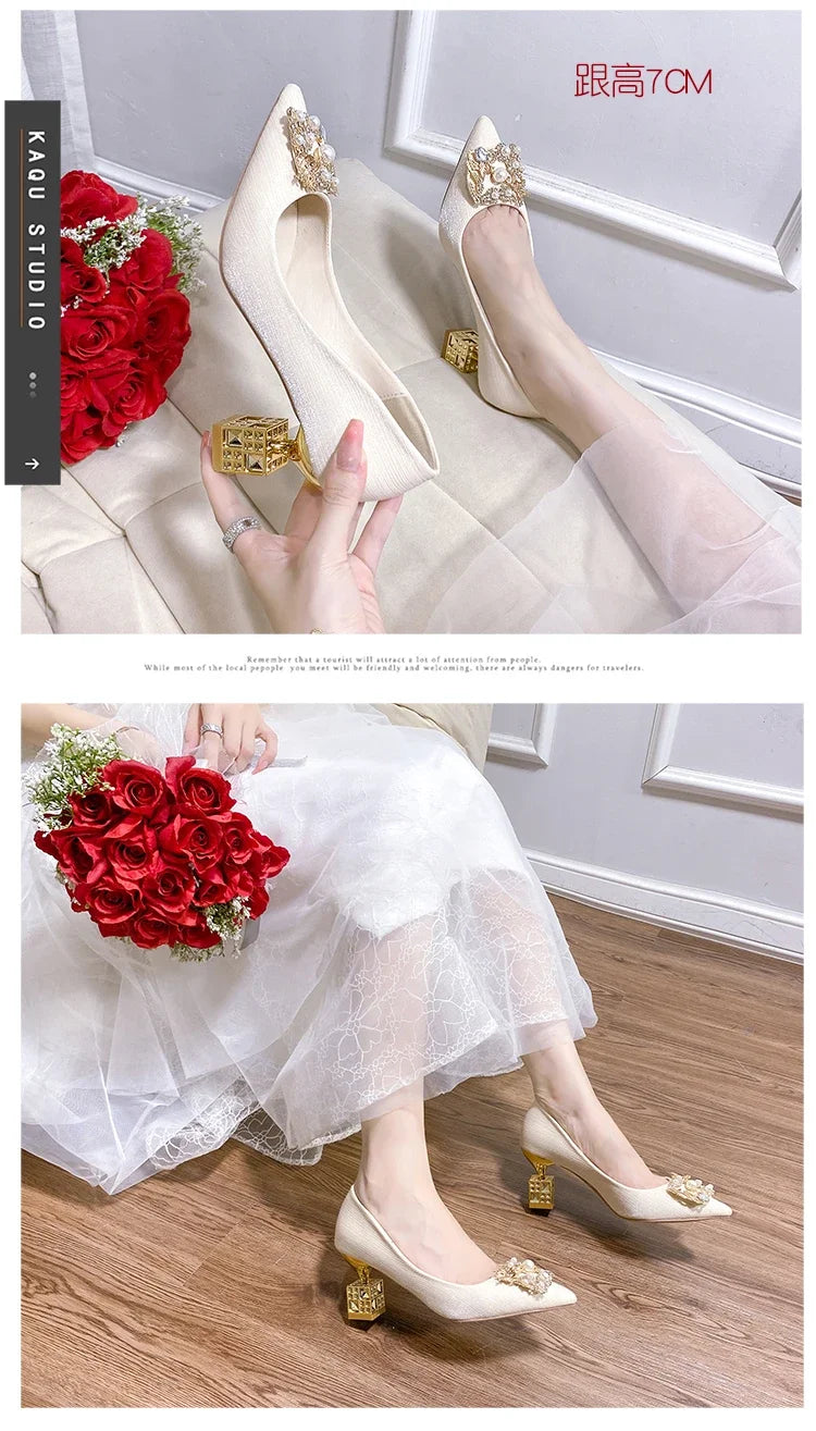 Moda di lusso Rivetto Fibbia Cintura Appartamenti Mocassino slip-on da donna Scarpe a punta Scarpe da balletto Mocassini da donna da ufficio 2025