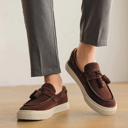 Mocassini fatti a mano in pelle scamosciata per il tempo libero Passeggiata Scarpe casual maschili Nuovo design Casual Slip on Flats Scarpe da guida versatili Mocassini