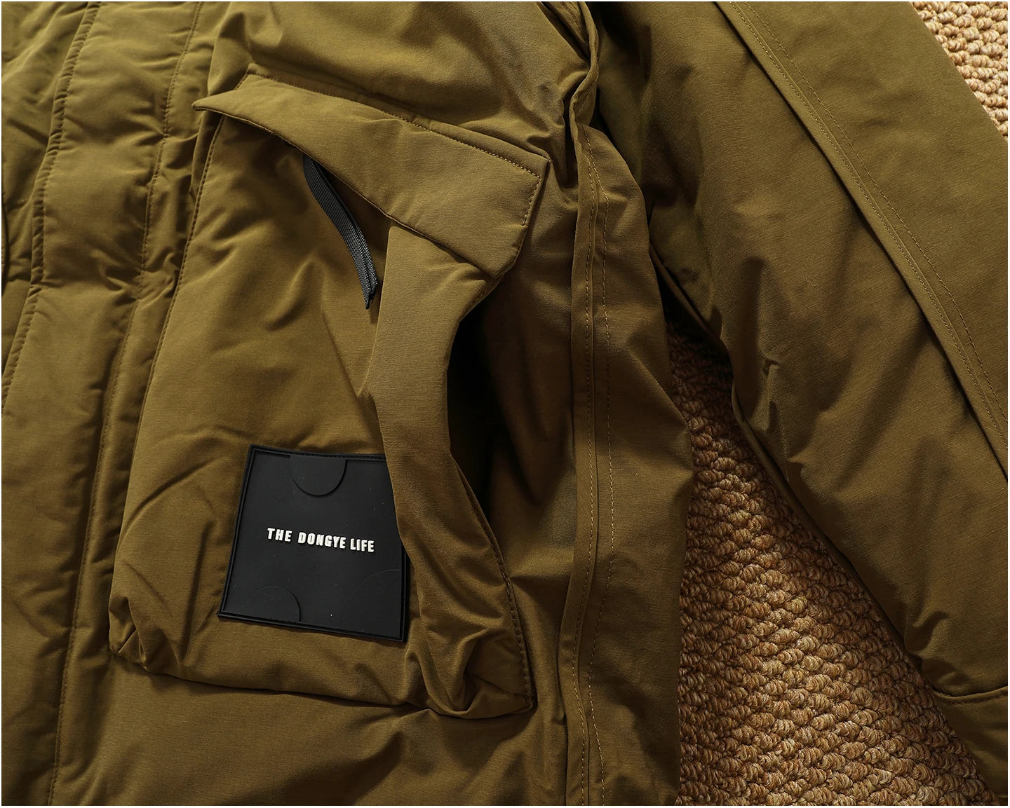 Piumino cargo imbottito in piuma d'anatra di media lunghezza retrò americano nuovo inverno con cappuccio Trench oversize spesso alla moda da uomo