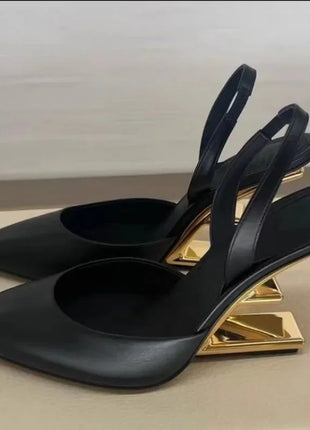 Estate Tacchi strani Scarpe da donna Design tinta unita Scarpe da donna con cinturini posteriori da viaggio Punta a punta Moda Zapatos Para Mujere