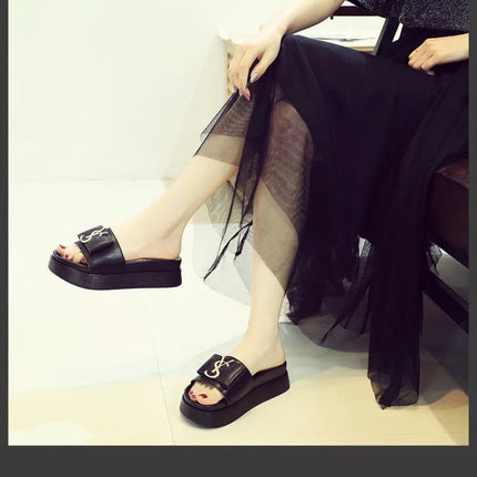 2025 Summer New Women's Fashion Letter Designer Sandals Casual Thick Bottom Round Toe Leather Beach Shoes Женские Сандалии PlatiNum