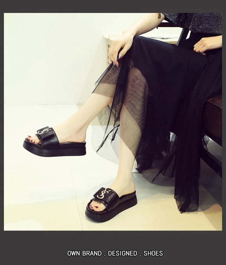 2025 Summer New Women's Fashion Letter Designer Sandals Casual Thick Bottom Round Toe Leather Beach Shoes Женские Сандалии PlatiNum