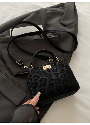Elegante Mini Borsa a Tracolla con Manico Superiore, Chiusura Dorata, Versatile Borsa in Finta Pelle Scamosciata e Pelle per Uso Quotidiano Femminile
