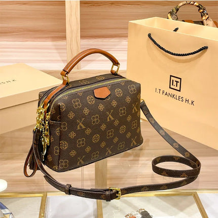 Women's handbag 2025 new autumn and winter designer shoulder crossbody bag, fashionable and high-end pillow bag PlatiNum