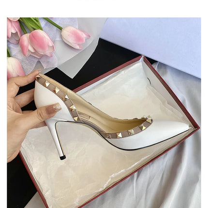 scarpe da donna di marca di lusso Sandali da donna Rivetti estivi Tacchi alti Lato vuoto Scarpe da donna da ballo in pelle moda femminile da donna