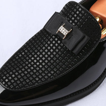 Mocassini con papillon da uomo Moda nuovi da uomo in pelle verniciata a punta Scarpe basse da lavoro Designer Calzature per abito da sposa per ritorno a casa