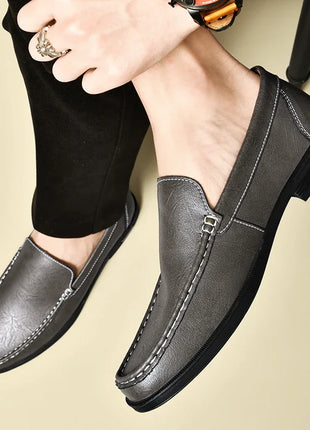 Calzature da uomo in pelle Slip on Office Man Scarpe formali Festa di nozze Scarpe eleganti da uomo Breath Driving Mocassini pigri Mocassini
