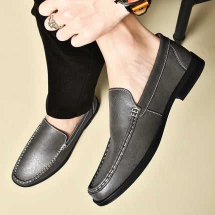 Calzature da uomo in pelle Slip on Office Man Scarpe formali Festa di nozze Scarpe eleganti da uomo Breath Driving Mocassini pigri Mocassini