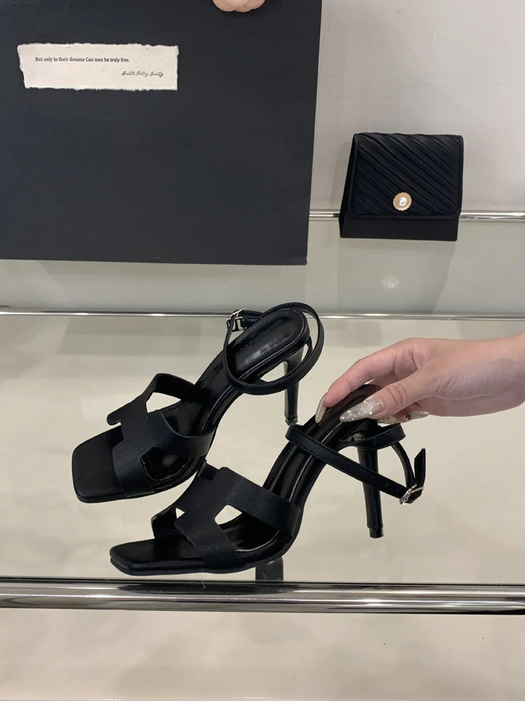 Alionly 2026 Nuova Moda Estiva Sandali Open Toe Donne Fibbia In Metallo Banda Stretta Sottile Tacco Basso Gladiatore Scarpe Da Festa