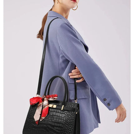 Borsa a Mano in Ecopelle Lucida Effetto Coccodrillo con Fiocco in Seta Stampata e Chiusura a Girello in Metallo, Borsa a Tracolla da Donna con Manico Superiore