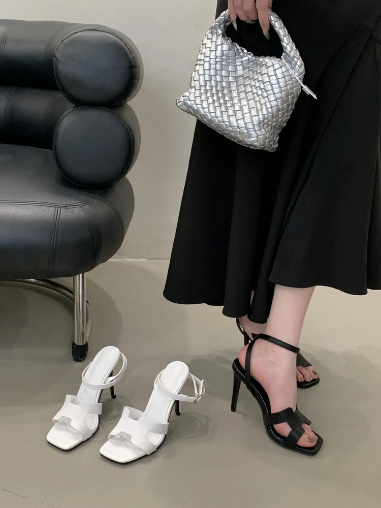 Alionly 2026 Nuova Moda Estiva Sandali Open Toe Donne Fibbia In Metallo Banda Stretta Sottile Tacco Basso Gladiatore Scarpe Da Festa