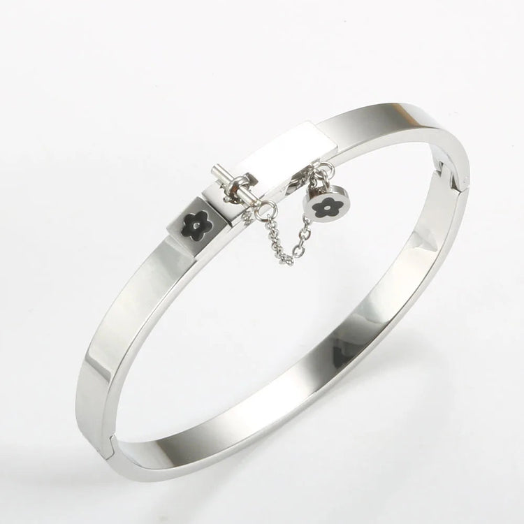 Set di gioielli di moda di lusso in acciaio inossidabile Set di gioielli da donna dorati Bracciale con ciondolo a forma di fiore Anelli per uomo Set di gioielli da donna regalo platinumshop