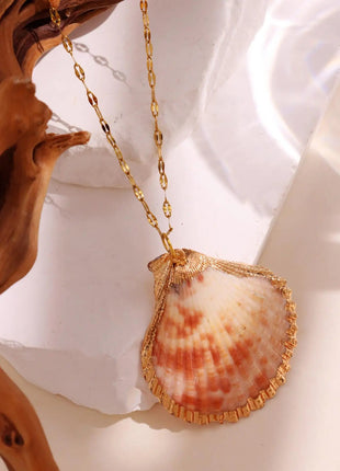 Retro Gold-Tone Shell Pendant Necklace Unique Layered DIY Fashion Jewelry for Women Perfect for Beach Vacations Gift Idea PlatiNum