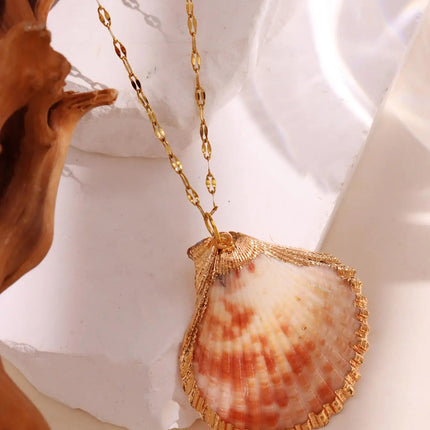 Retro Gold-Tone Shell Pendant Necklace Unique Layered DIY Fashion Jewelry for Women Perfect for Beach Vacations Gift Idea PlatiNum