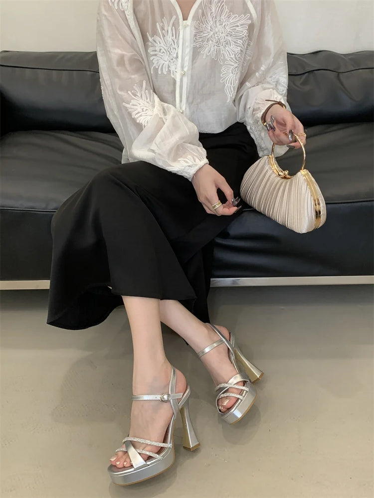 Liyke 2026 New Fashion Runway Sandali con plateau con tacco alto Strass Cinturino alla caviglia Open Toe Scarpe da festa di nozze Donna Oro