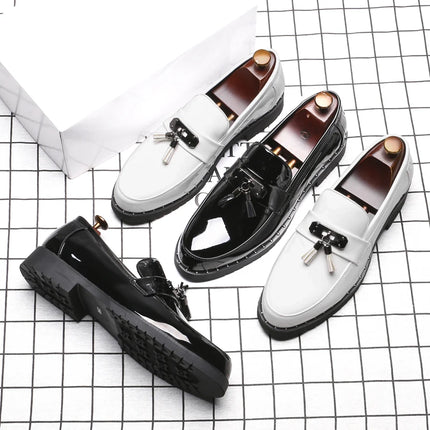 Mocassini di marca di lusso italiani Scarpe da uomo Nappa Scarpe firmate da uomo Scarpe in pelle laccata stile britannico Scarpe da sposa con fondo spesso