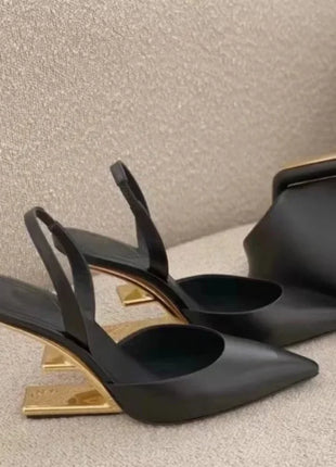 Estate Tacchi strani Scarpe da donna Design tinta unita Scarpe da donna con cinturini posteriori da viaggio Punta a punta Moda Zapatos Para Mujere