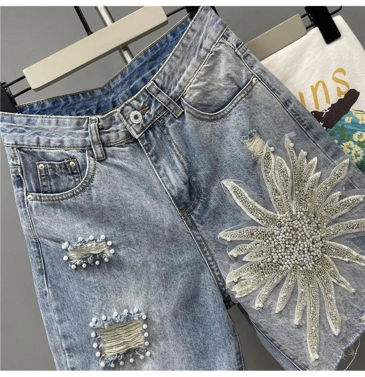 Pantaloncini di jeans con foro sfilacciato floreale con perline alla moda Pantaloncini casual estivi da donna a vita alta in tinta unita stile coreano