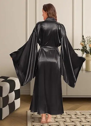 Elegante abito lungo da pavimento in seta da sposa, abito da sposa, kimono, abito da sposa, festa, abito da sposa, abito kimono nero