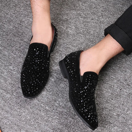 Scarpe eleganti da uomo Mocassini neri a punta di lusso Scarpe con paillettes in metallo denim Scarpe da sposa per feste da uomo di alta qualità Novità