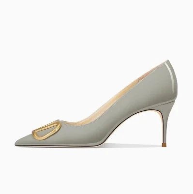 Décolleté alla moda con tacco alto grigio brillante con fibbia a V Sandali primaverili estivi Tacchi a punta in vera pelle