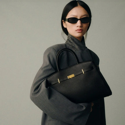 Borsa a mano di lusso in pelle martellata con chiusura in metallo, manico rigido, borsa professionale per affari e cerimonie