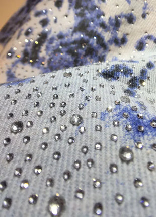 2025 Abiti estivi, Nuovi pantaloncini di jeans con bordo ruvido indossato a vita alta con perforazio