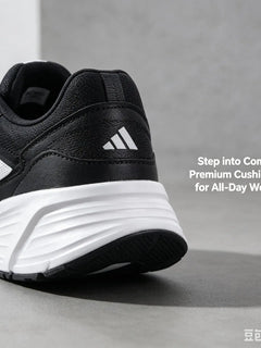 Sneakers da Corsa adidas Nere e Bianche con Tre Strisce, Traspiranti, Leggere e Ammortizzate GW8336