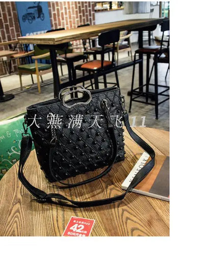 2025 new Genuine Leather Women's Handbags Fashion Soft Lady Tote Bag Shoulder Messenger Bag Large Capacity Portable Rivet Bags