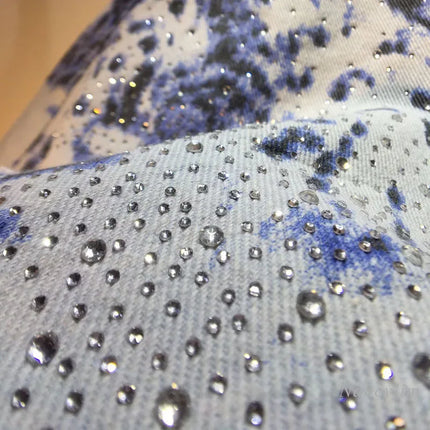 2025 Abiti estivi, Nuovi pantaloncini di jeans con bordo ruvido indossato a vita alta con perforazione a caldo per l'industria pesante, pantaloni caldi da donna