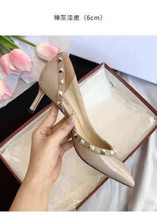 scarpe da donna di marca di lusso Sandali da donna Rivetti estivi Tacchi alti Lato vuoto Scarpe da donna da ballo in pelle moda femminile da donna