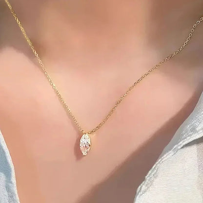 Huitan Collana con ciondolo Marquise CZ lucido con catena color oro Gioielli semplici ed eleganti per le donne da sposa Accessori squisiti