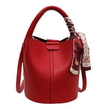 Borse a tracolla e a tracolla a secchiello in PU rosso Nero Senso del lusso Borsa a due usi da donna 2024 Moda versatile in vendita