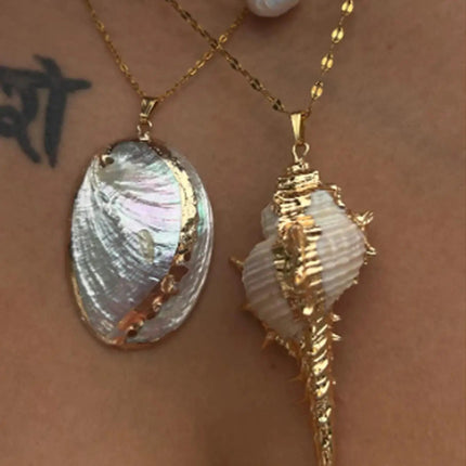 Retro Gold-Tone Shell Pendant Necklace Unique Layered DIY Fashion Jewelry for Women Perfect for Beach Vacations Gift Idea PlatiNum