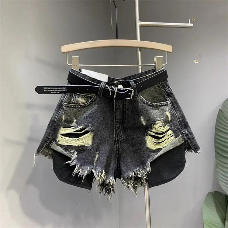 Nuovo stile di pantaloncini di jeans strappati con tasche lavate sfilacciate e piedi larghi