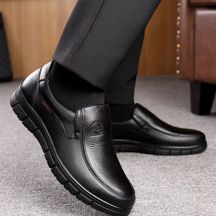 Scarpe estive nuove da uomo in pelle con suola morbida Scarpe basse casual Scarpe da passeggio per esterni Scarpe comode in morbida pelle alla moda Mocassini