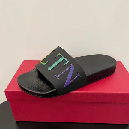 Nuovi sandali unisex con borchie in metallo, infradito piatte, ciabatte casual da spiaggia antiscivolo per uomo e donna