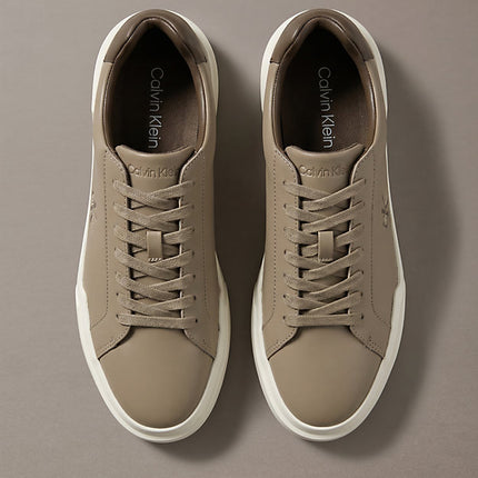 chunky sneakers ad alta trazione e resistenza in pelle desert taupe/mocha da uomini calvin klein